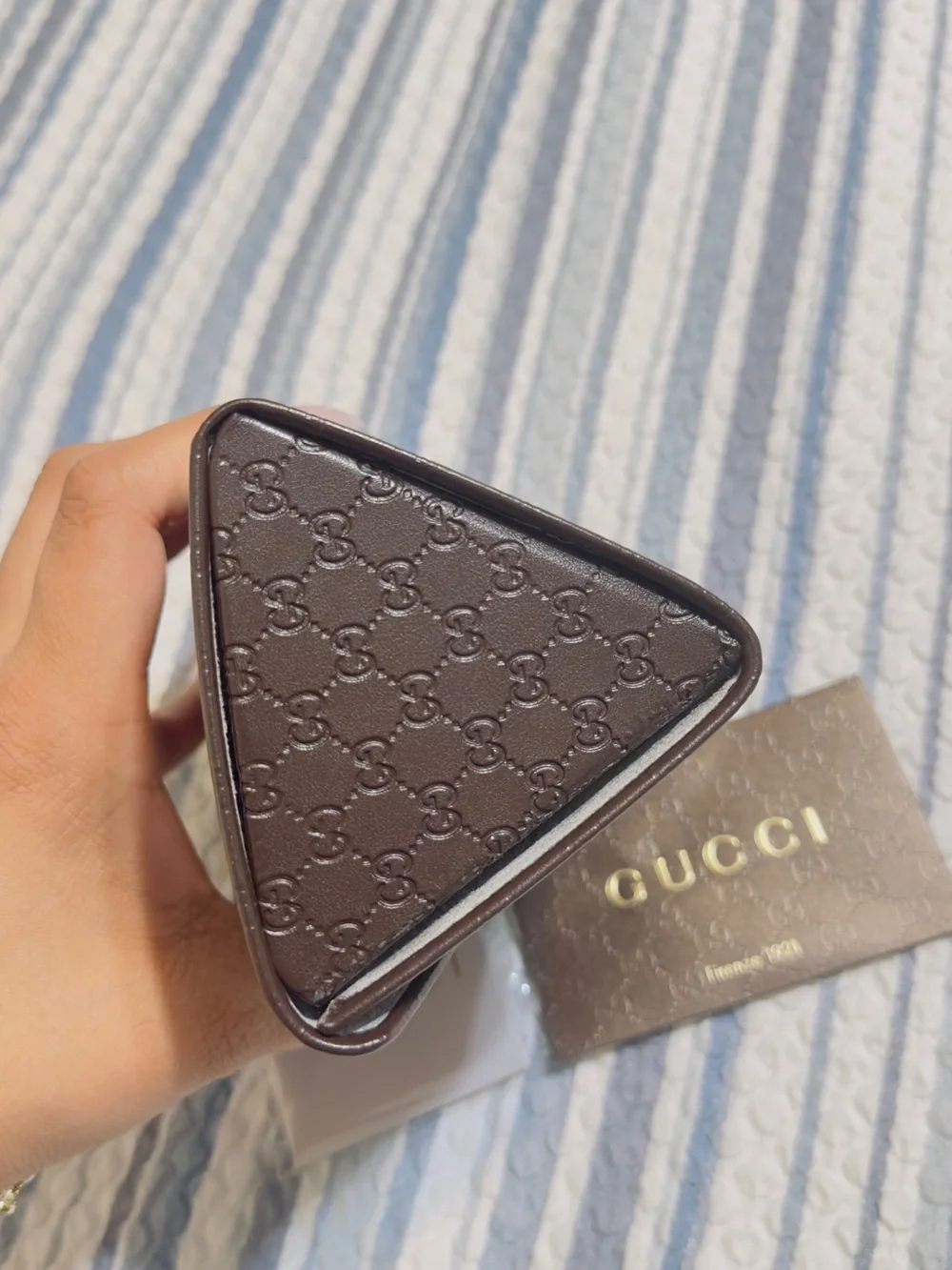 Gucci sunglasses case classic logo